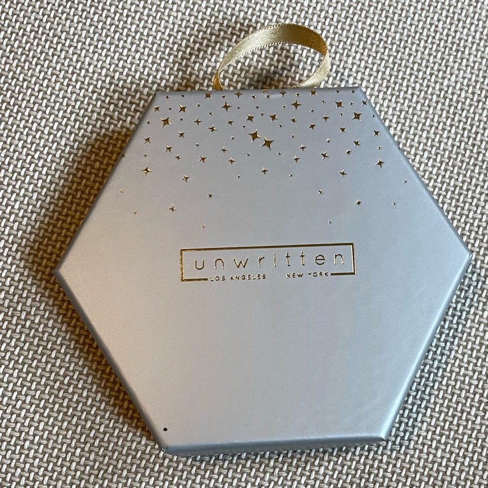 UNWRITTEN Two Tone Pet Mom Necklace! - Picture 5 of 5
